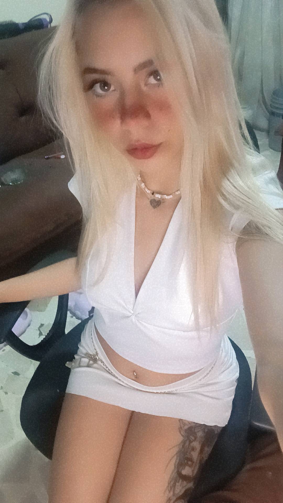 Cloe on PandaChat — one of the people you can call