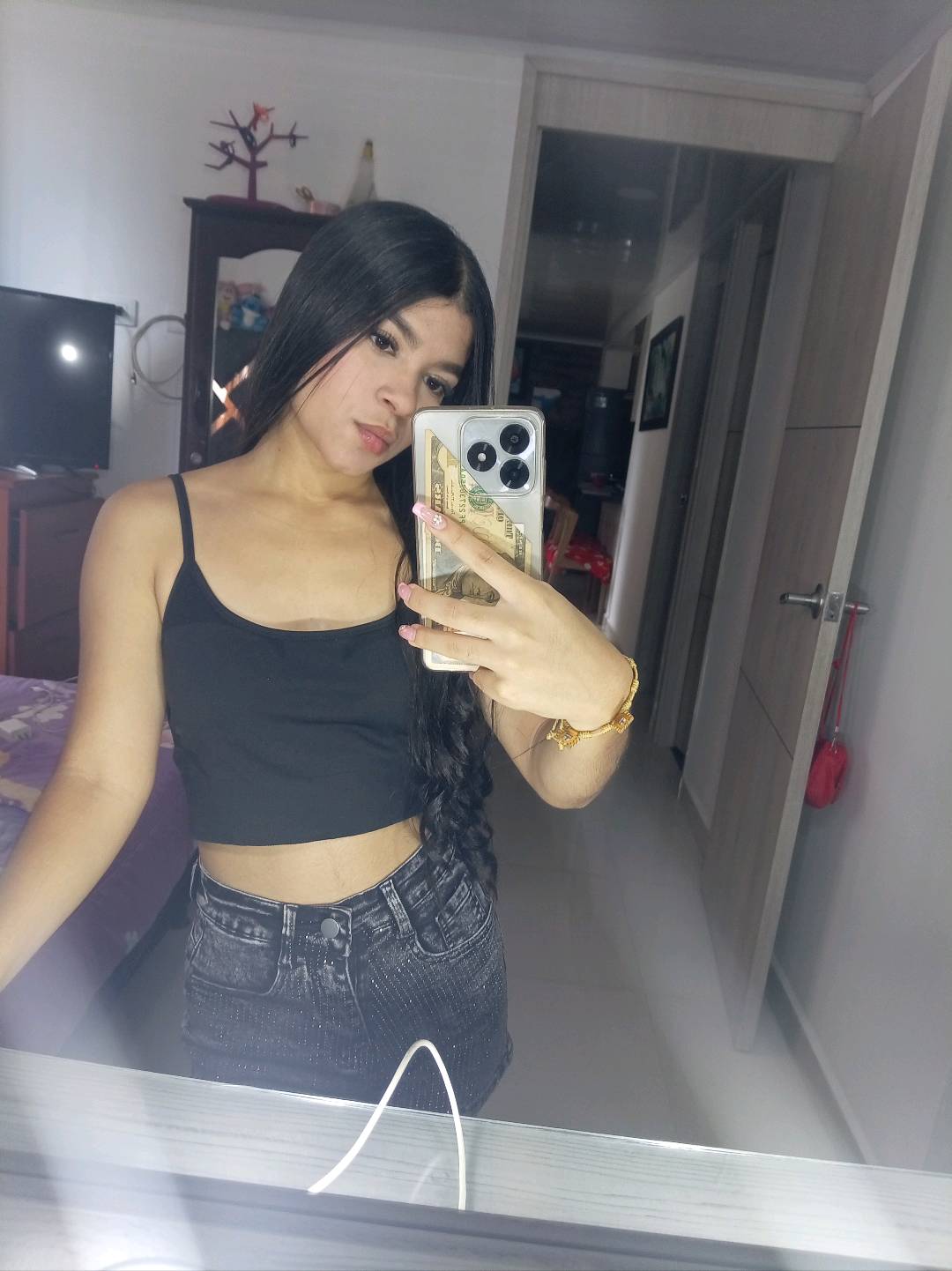 Fernanda on PandaChat — trying PandaChat features